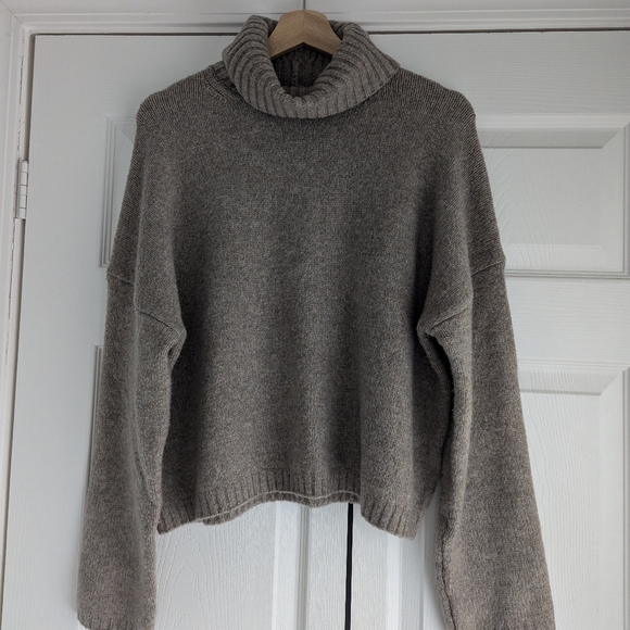 Abercrombie Turtleneck Sweater - Picture 3 of 4